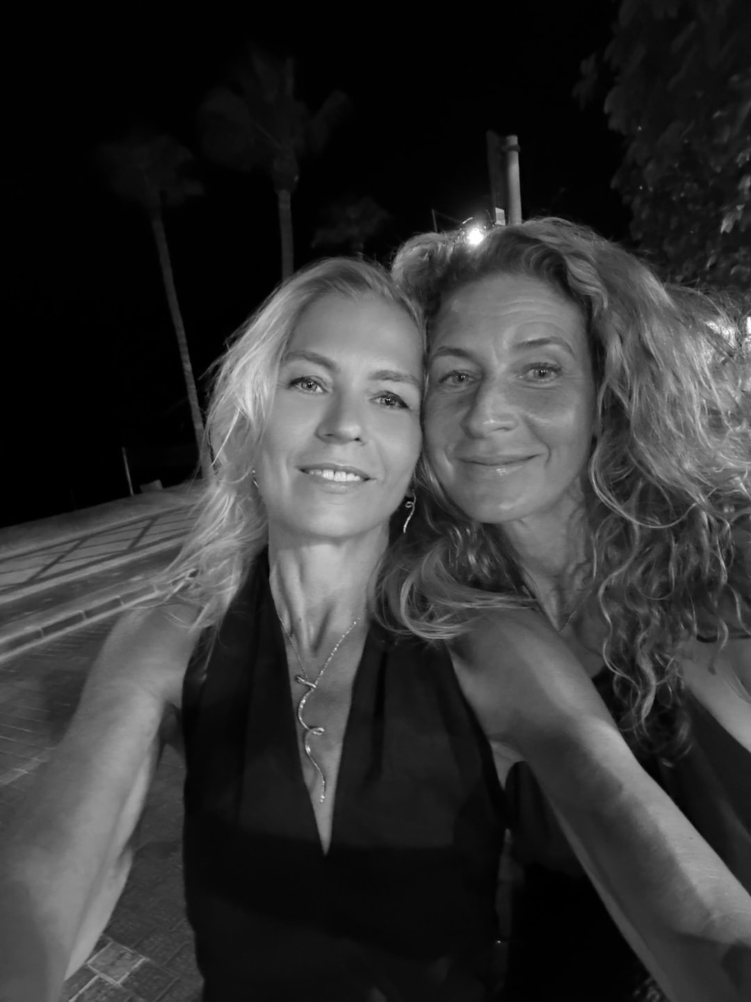 Cecilia Tibell with a friend on a summer evening